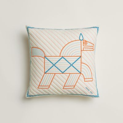 ぬいぐるみ 《エルミー》 PM | Hermès - エルメス-公式サイト ぬいぐるみ 《エルミー》 PM | Hermès - エルメス-公式サイト